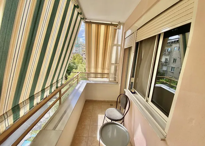 Cozy & Spacious - Centre Wilson Square شقة