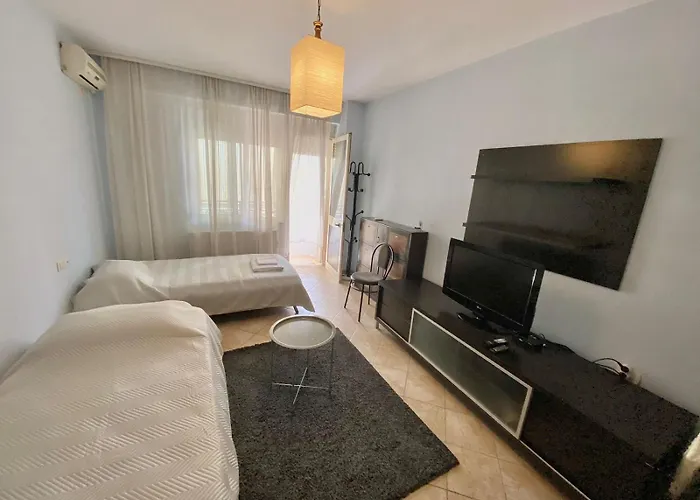 Cozy & Spacious - Centre Wilson Square * 地拉那